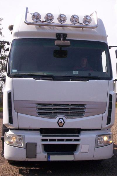 Orurowanie górnej części kabiny z reflektorami ciężarówki marki Renault Premium
