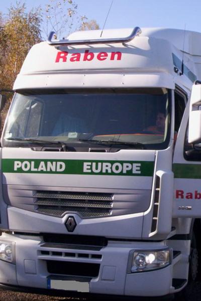 Orurowanie górnej części białej kabiny ciężarówki Renault Premium