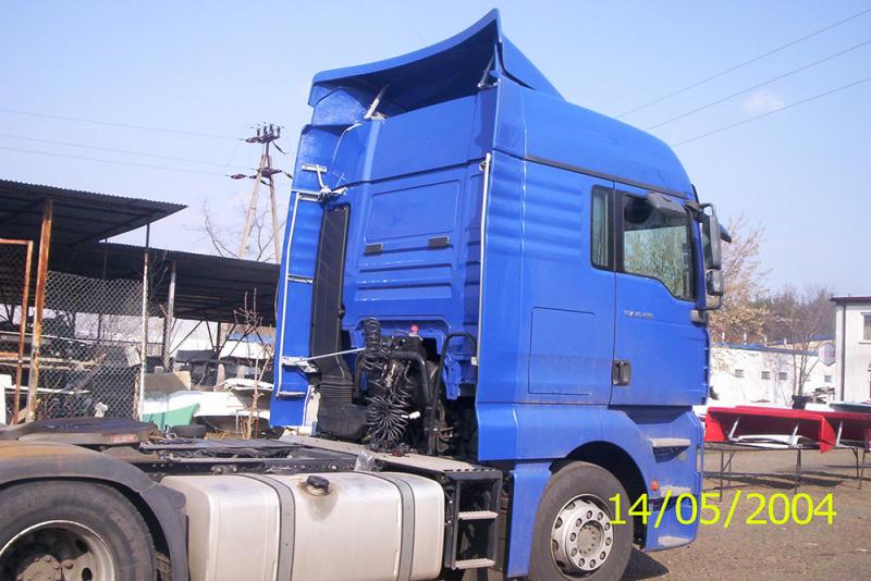 Ciężarówka z zabudową marki MAN TGA